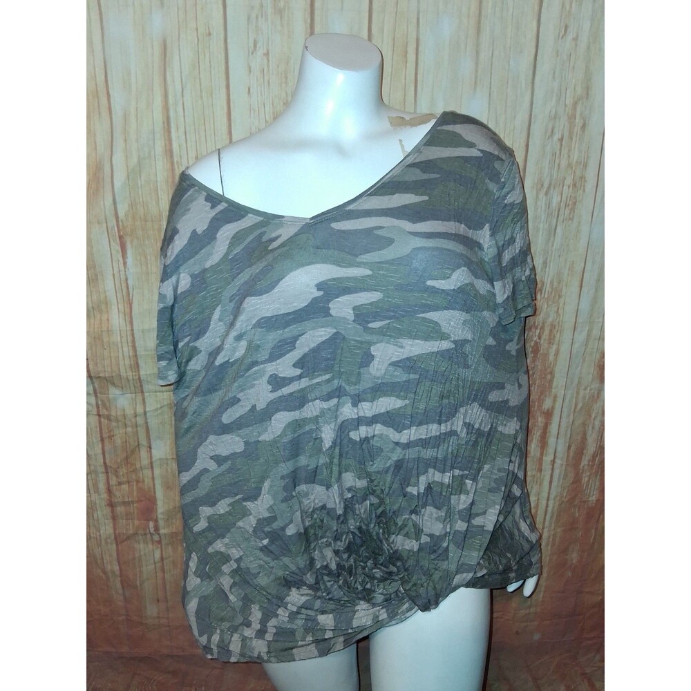 Maurices Camo Short Sleeve V-neck Pullover Blouse Sz 1